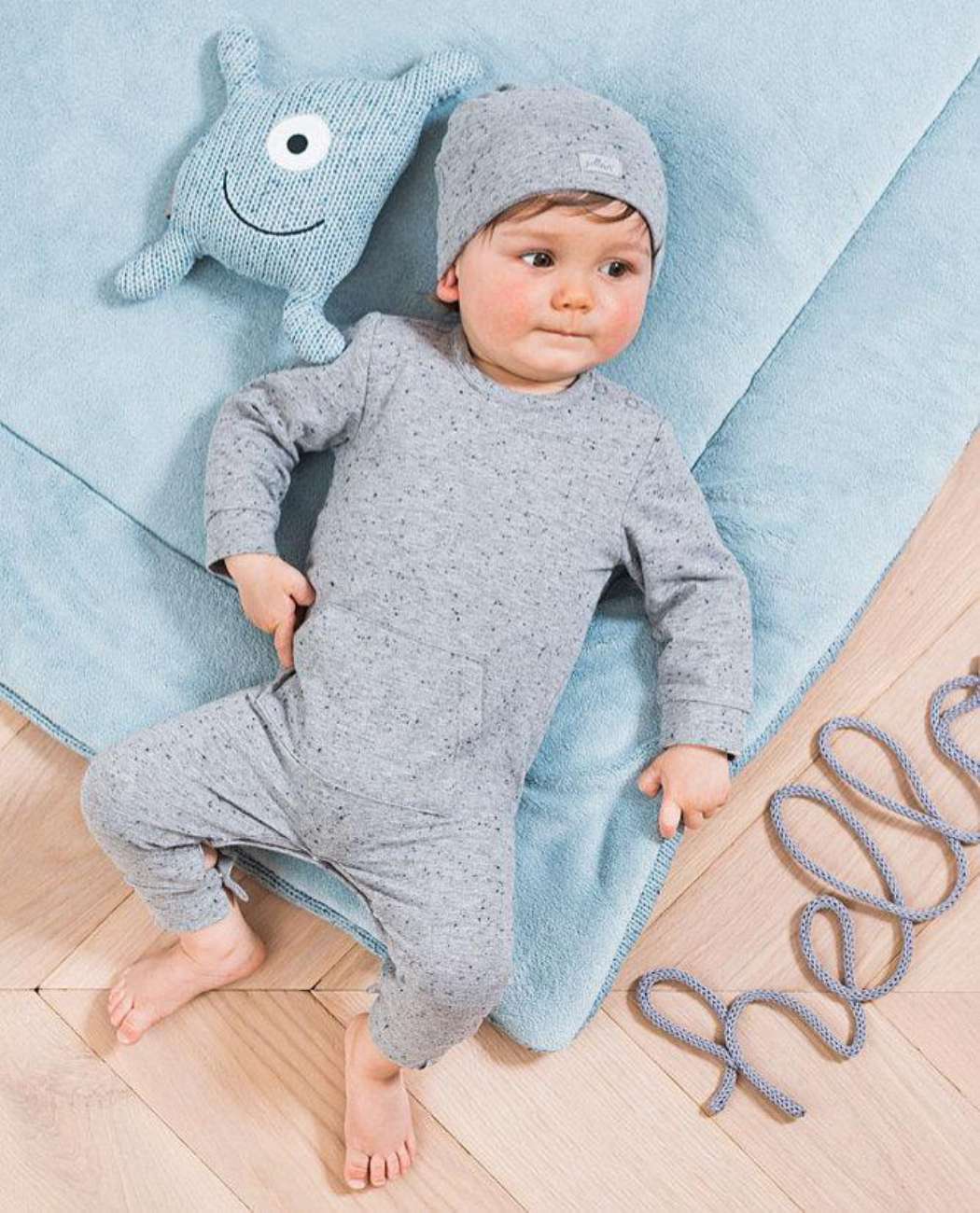 Jumpsuit_Speckled_grey_confetti_monster_kleiner